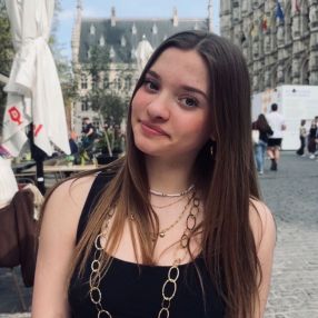 Charlotte, Babysitter à Kraainem