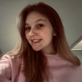 Nyah, Babysitter in Kortrijk