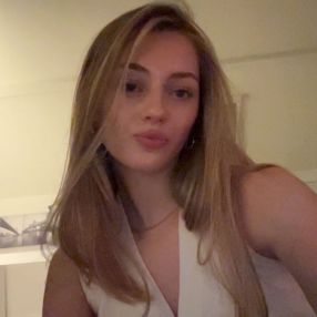 Camille, Babysitter in Temse