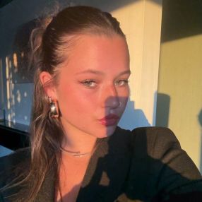Liene, Babysit in Geel