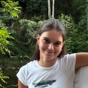 Nore, Babysitter à Avelgem