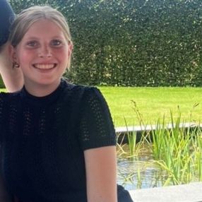 Esmée, Babysitter à Komen-Waasten