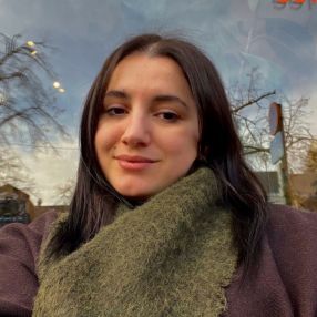 Ira, Babysitter à Brussel
