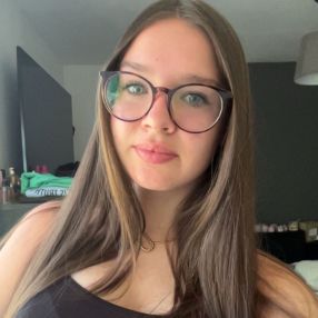 Manon, Babysitter à Herve