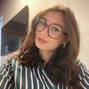Estelle, Babysitter à Chapelle-lez-Herlaimont