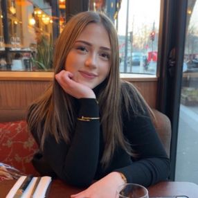 Lina, Babysitter à Dilsen-Stokkem