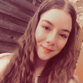 Alesia, Babysitter à Libramont-Chevigny