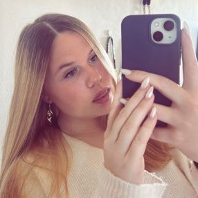 Lylou, Babysitter in Koksijde