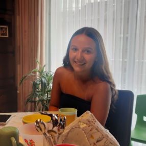 Olivia, Babysitter à Arlon
