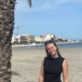 Liv, Babysit in Oostende