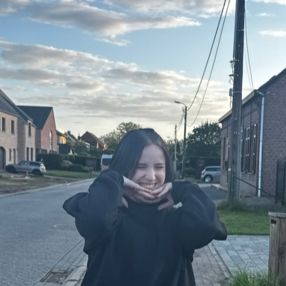 Nina, Babysit in Hasselt