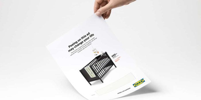 Orinar sobre el catálogo de Ikea a modo de test de embarazo