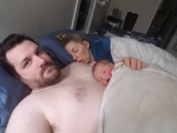 Emotiva Foto Viral De Un Padre Y Su Bebe Mientras Mama Duerme