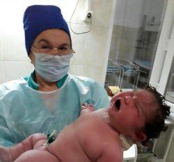 Una madre da a luz a un bebé gigante de más de 6 kilos