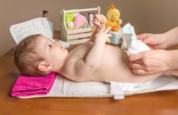 Cómo evitar accidentes infantiles, bebé en cambiador cambio de pañal