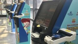 Máquinas de check in de avión de Toy Story