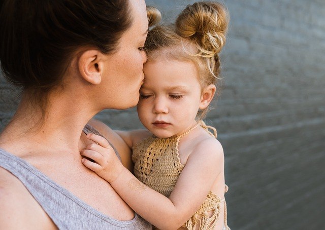 Madres trabajadoras tienen hijas más exitosas según un estudio