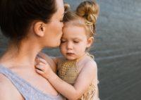 Las madres trabajadoras tienen hijas más exitosas e hijos más cariñosos