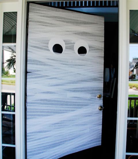 Decoración de Halloween para niños puerta momia