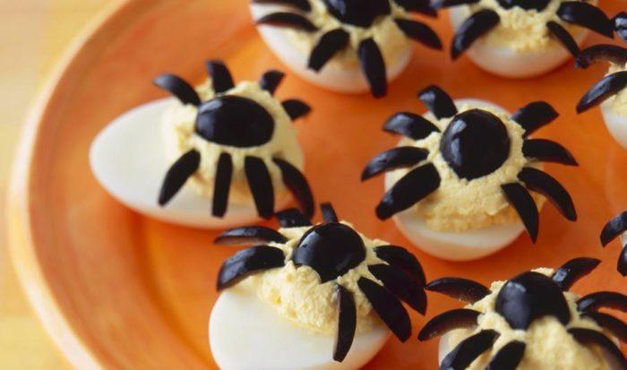 Recetas de Halloween fáciles para niños, huevos de araña