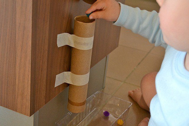juegos montessori caseros con tubos de cartón