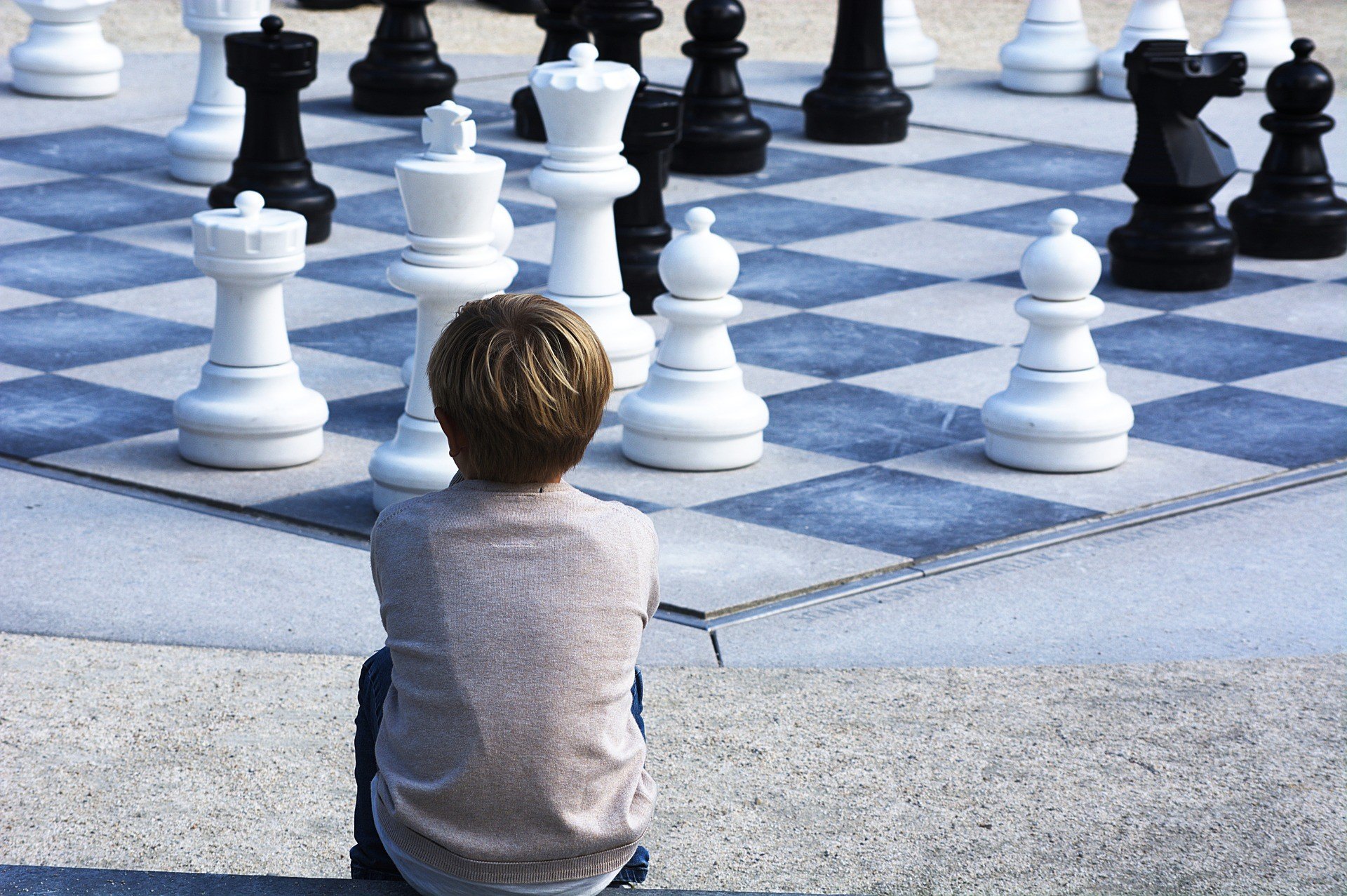 Juegos para dos niños en casa ajedrez