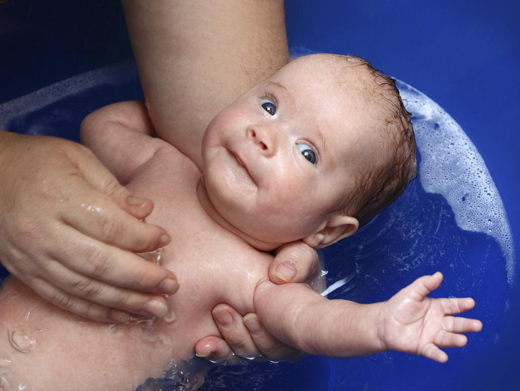 come fare il bagnetto a un neonato