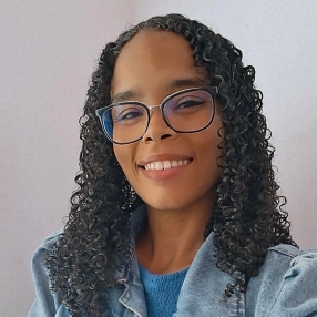 Karina, Babá em Queimados