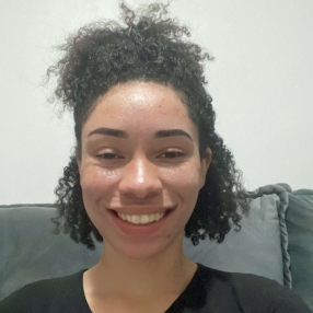 Larissa, Babá em Rio das Ostras