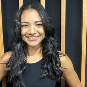 LARISSA, Babá em Brasília