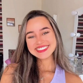 Caroline, Babá em Mesquita