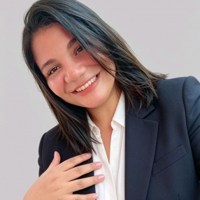 Larissa, Babá em João Pessoa