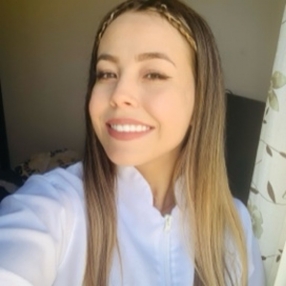 Letícia, Babá em Pompéia