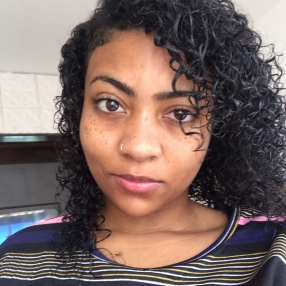 Larissa, Babá em Maricá