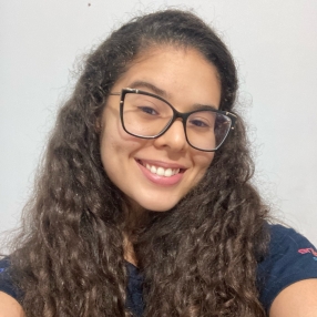 Larissa, Babá em Nova Friburgo