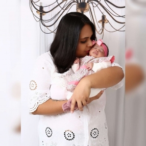 Leticia, Babá em Araguari