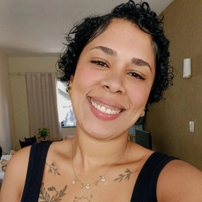 AMANDA, Babá em Esmeraldas