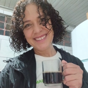 Urania (Nia), Babysitter in Curitiba