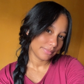 Aline, Babá em Vicência