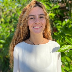 Lorrana, Babysitter in Porto Seguro