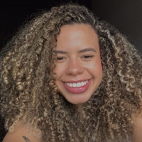 Isabelle, Babá em Volta Redonda