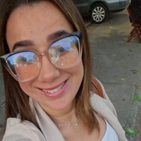 Julia, Babá em Rio de Janeiro