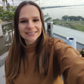 Amanda, Babá em Porto Alegre