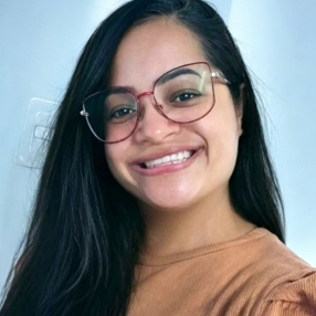 Karina, Babá em Recife