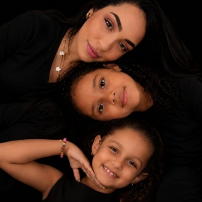 Leticia, Família em Serra