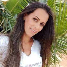 Vanya, Babá em Camaçari