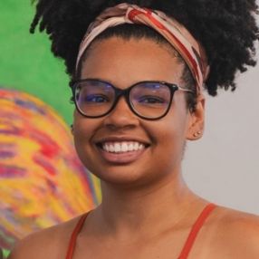 Ana Julia, Babysitter in Niterói