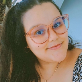 Natália, Babá em Uruaçu