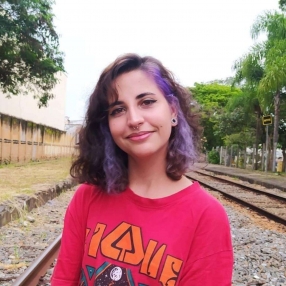 Júlia, Babá em Lorena