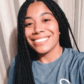 Leticia, Babá em Caçador